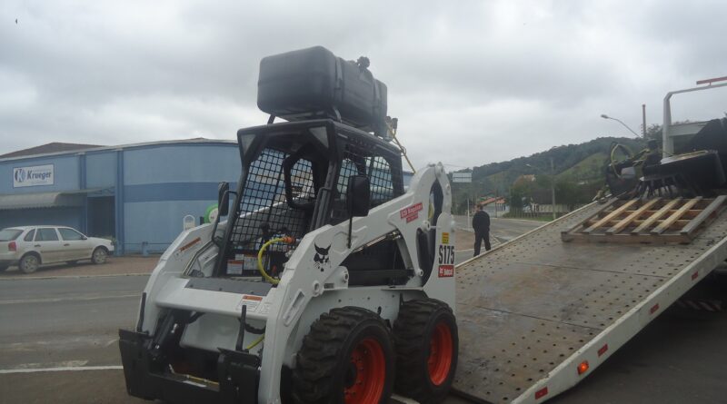 Carregadeira Compacta Bobcat 2012