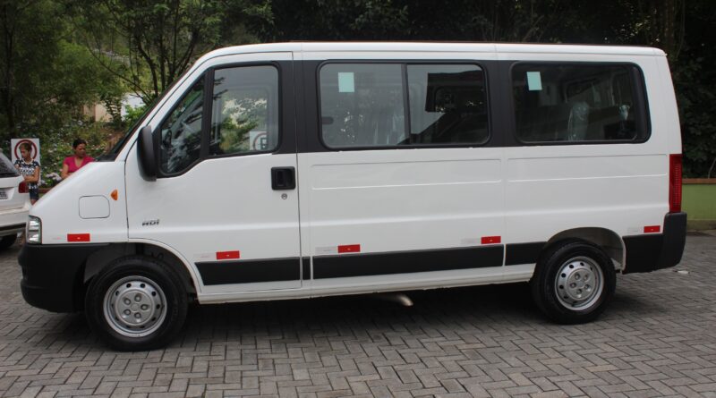 Veículo de Passageiros Peugeot Boxer 2014.